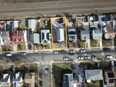 Here is a rare opportunity to own a well-cared for duplex - photo 5