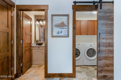 Welcome to an exceptional mountain retreat in Singletree, where - photo 16