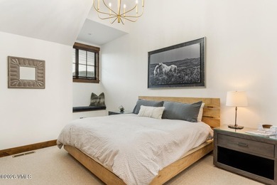 Welcome to an exceptional mountain retreat in Singletree, where - photo 23