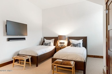 Welcome to an exceptional mountain retreat in Singletree, where - photo 26