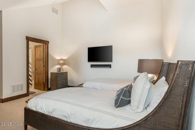 Welcome to an exceptional mountain retreat in Singletree, where - photo 27