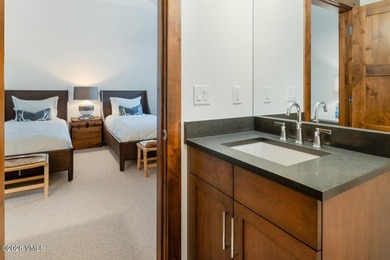 Welcome to an exceptional mountain retreat in Singletree, where - photo 28