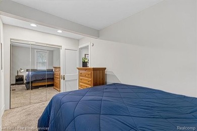 Fantastic income-producing duplex in prime Grosse Pointe Farms - photo 14
