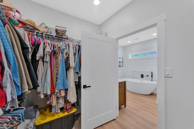 Stunning 2023 Four-Bedroom Property with Exceptional Amenities - photo 34