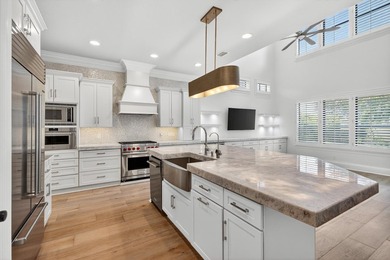 Luxury 4BR/4BA golf course home with lake views in the gated - photo 40
