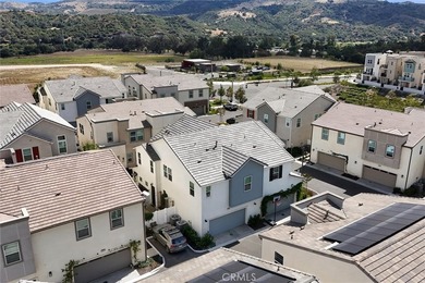 Welcome to 112 Homestead Rd, a beautifully upgraded paired home - photo 44