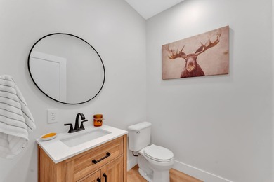 Stunning 2023 Four-Bedroom Property with Exceptional Amenities - photo 49