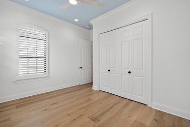Luxury 4BR/4BA golf course home with lake views in the gated - photo 60