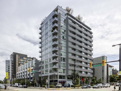 Perched on the coveted NW comer of the sub-penthouse level, this - photo 2