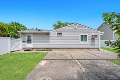 Welcome to this beautifully maintained 3-bedroom, 1-bath ranch - photo 20