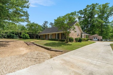WATERFRONT + WORKSHOP + NEW PIER... This move-in ready 3BR/2BA - photo 1