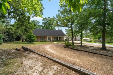 WATERFRONT + WORKSHOP + NEW PIER... This move-in ready 3BR/2BA - photo 3