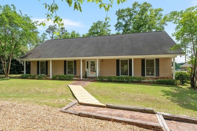 WATERFRONT + WORKSHOP + NEW PIER... This move-in ready 3BR/2BA - photo 4