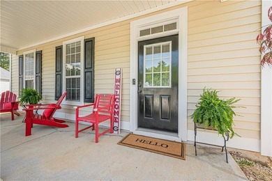 Charming Cottage Style 3 bedroom 2 1/2 Bath home with a detached - photo 2