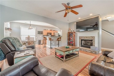 Charming Cottage Style 3 bedroom 2 1/2 Bath home with a detached - photo 8