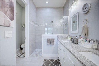 Welcome to effortless luxury living! This beautifully furnished - photo 20