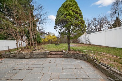 Beautifully renovated 4-bedroom Hi-Ranch offering exceptional - photo 23