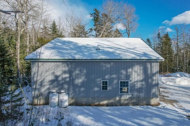 Versatile and well-maintained 1,500 sq. ft. heated garage - photo 2