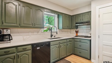 Tucked into one of Mineola's most convenient locations, this - photo 11
