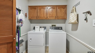 Tucked into one of Mineola's most convenient locations, this - photo 14