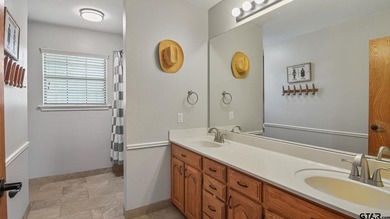Tucked into one of Mineola's most convenient locations, this - photo 19
