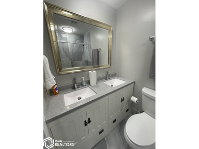 Here's a great opportunity to own this historic home with lots - photo 19