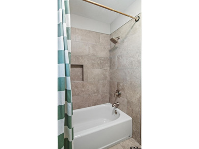 Tucked into one of Mineola's most convenient locations, this - photo 20