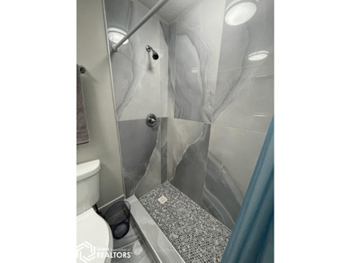 Here's a great opportunity to own this historic home with lots - photo 20