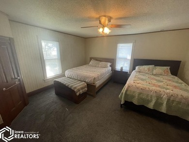 Here's a great opportunity to own this historic home with lots - photo 21