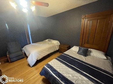Here's a great opportunity to own this historic home with lots - photo 23