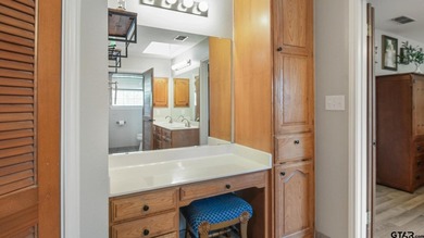 Tucked into one of Mineola's most convenient locations, this - photo 26