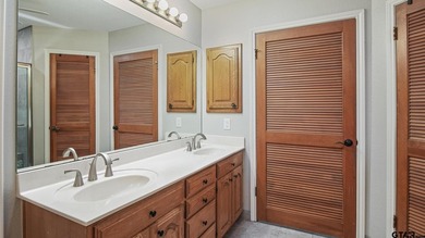 Tucked into one of Mineola's most convenient locations, this - photo 27