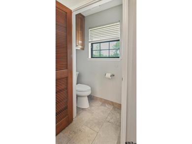 Tucked into one of Mineola's most convenient locations, this - photo 28