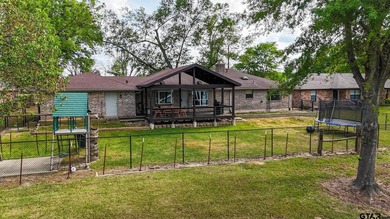 Tucked into one of Mineola's most convenient locations, this - photo 29