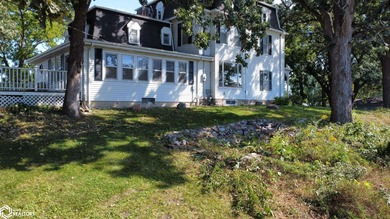 Here's a great opportunity to own this historic home with lots - photo 30