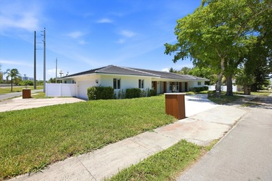 Welcome to this exceptional 4-bedroom, 3.5-bathroom - photo 1