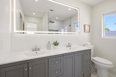 Welcome to this exceptional 4-bedroom, 3.5-bathroom - photo 7