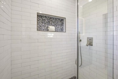 Welcome to this exceptional 4-bedroom, 3.5-bathroom - photo 8