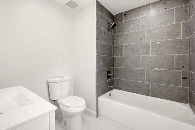 Welcome to this exceptional 4-bedroom, 3.5-bathroom - photo 10
