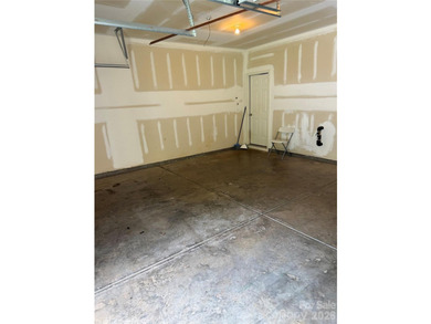 MOTIVATED SELLEERS! Welcome home to this beautifully maintained - photo 15
