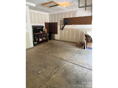 MOTIVATED SELLEERS! Welcome home to this beautifully maintained - photo 18