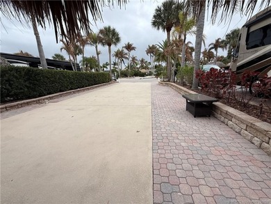 Gorgeous RV lot located in a gated, luxury Class A-only - photo 18