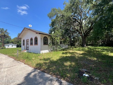 Investor opportunity in the heart of downtown! This 3-bedroom - photo 5