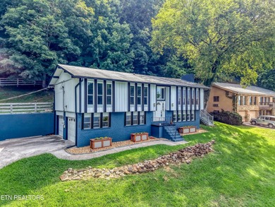 Welcome to lakefront living at its finest! This beautifully - photo 2