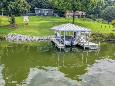 Welcome to lakefront living at its finest! This beautifully - photo 4