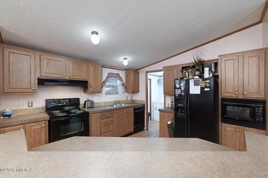 Great wooded lot with private, fenced back yard. Detached garage - photo 14