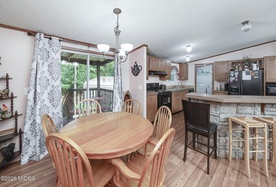 Great wooded lot with private, fenced back yard. Detached garage - photo 18