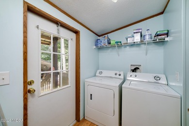 Great wooded lot with private, fenced back yard. Detached garage - photo 27