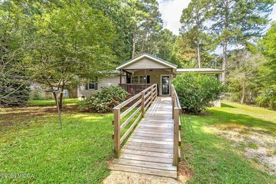 Great wooded lot with private, fenced back yard. Detached garage - photo 28