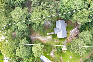 Great wooded lot with private, fenced back yard. Detached garage - photo 31